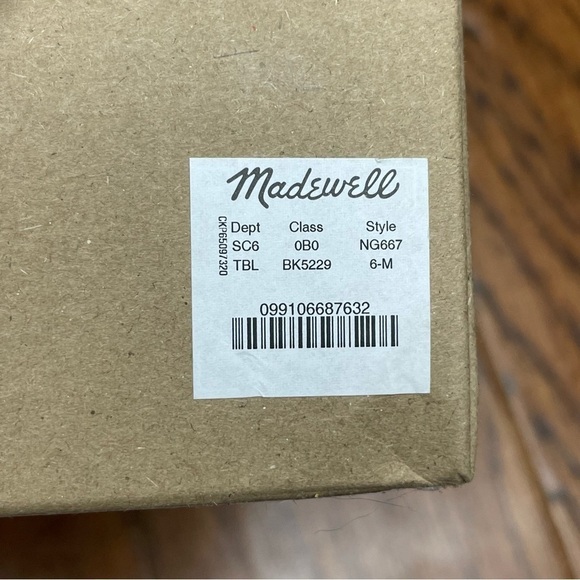 Madewell lace up lugsole boots in leather - Picture 3 of 12